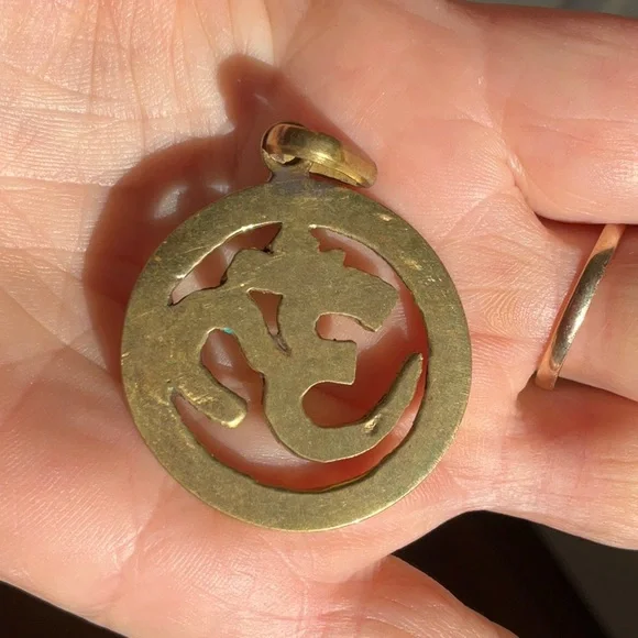OM Pendant - Picture 2 of 5